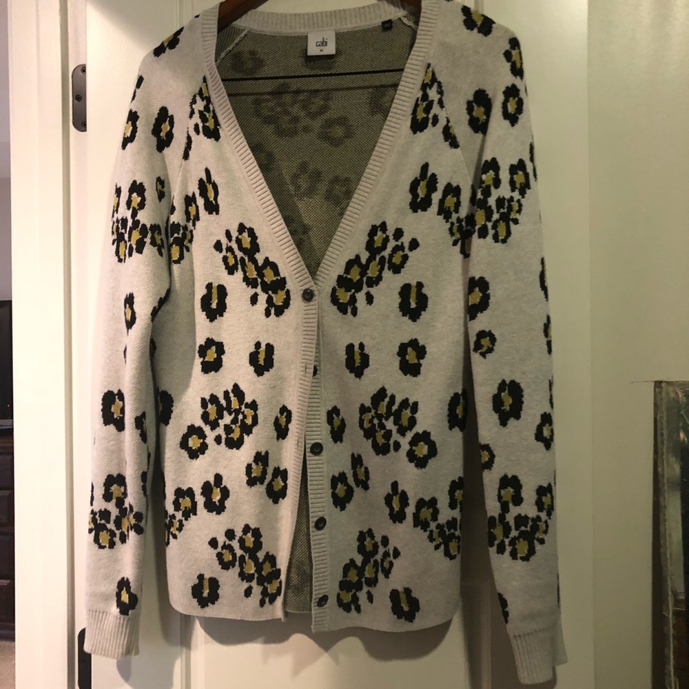 Cabi Kiki sweater cardigan EUC size medium